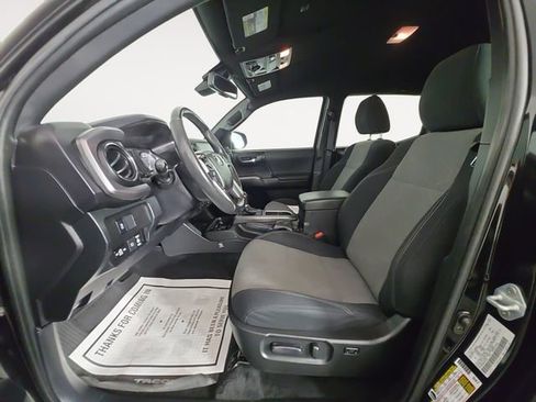 Used 2021 Toyota Tacoma TRD Off-Road w/ Technology Package image 9