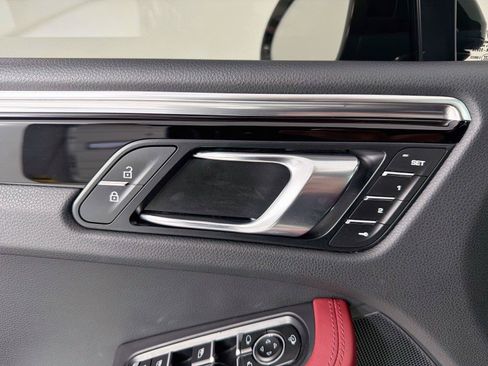 Used 2024 Porsche Macan AWD/4WD image 8