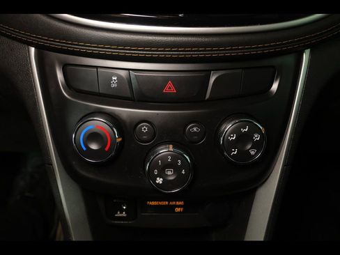 Used 2022 Chevrolet Trax LT w/ Driver Confidence Package image 26