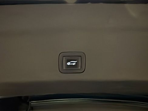 Used 2023 GMC Yukon Denali image 17