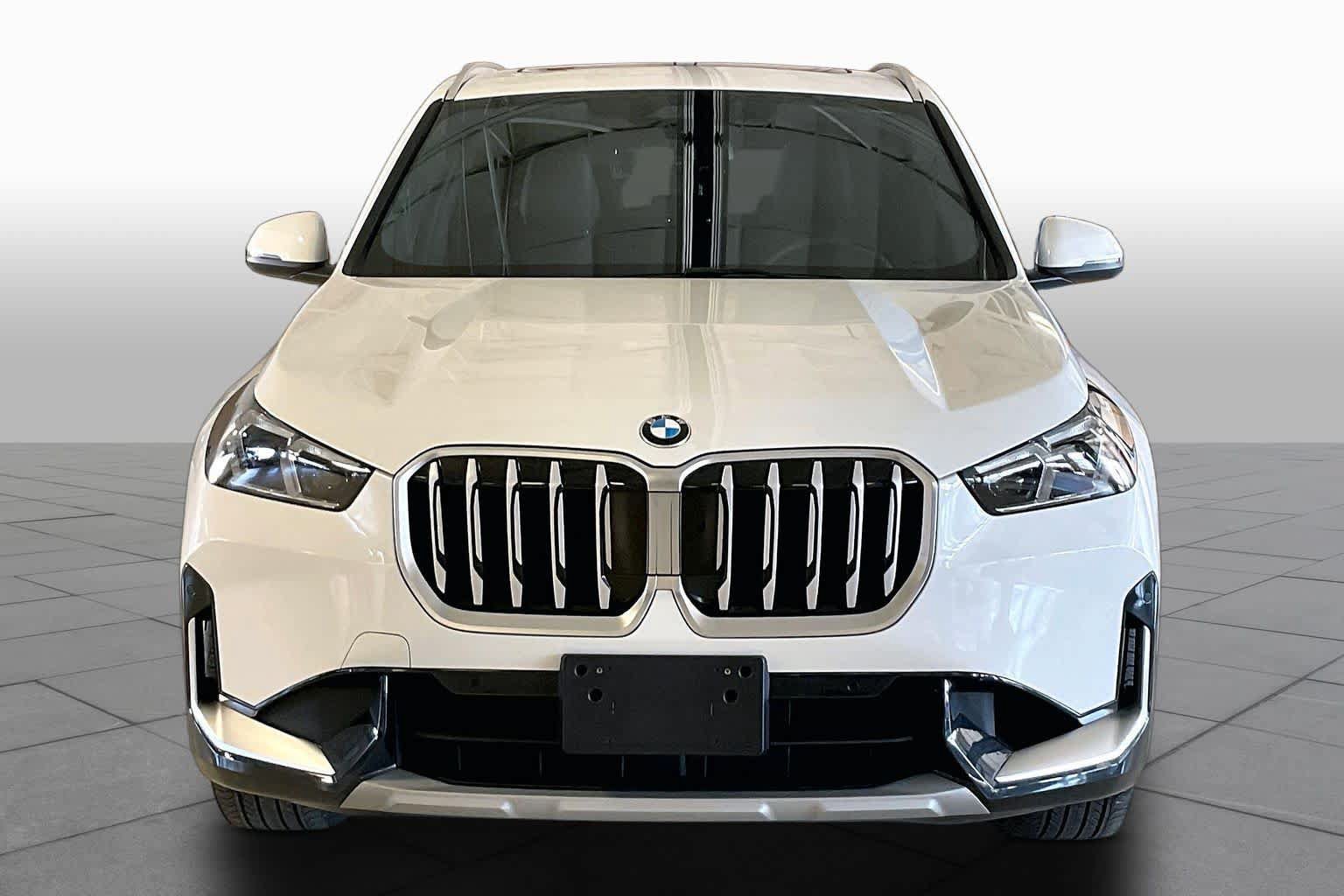 Used 2025 BMW X1 xDrive28i w/ Convenience Package AWD/4WD image 3