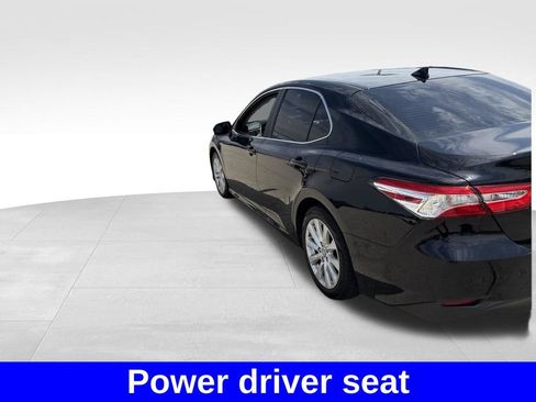 Used 2019 Toyota Camry LE FWD image 6