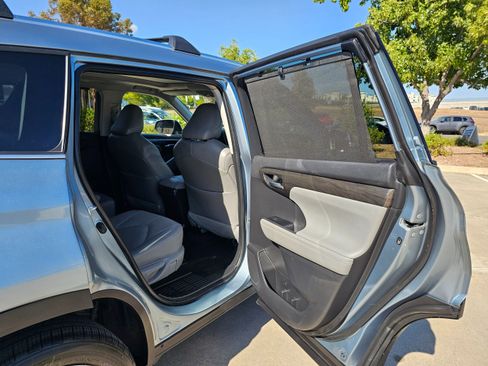 Used 2023 Toyota Highlander Platinum image 24