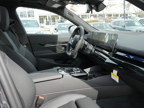 New 2026 BMW 550e xDrive w/ Executive Package image 7