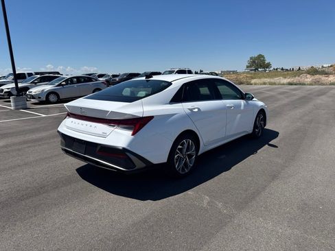 Used 2025 Hyundai Elantra Limited FWD image 7