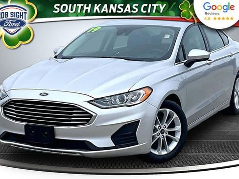 Used 2019 Ford Fusion SE image 1
