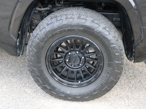 Used 2024 Toyota Tundra Platinum image 9