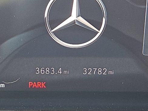 Used 2025 Mercedes-Benz GLB 250 4MATIC image 23