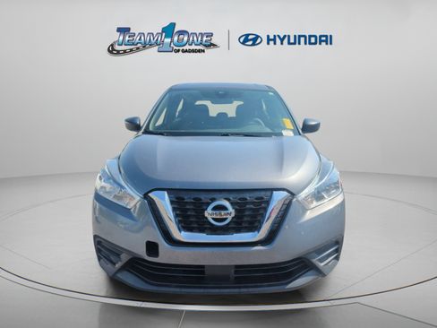 Used 2020 Nissan Kicks S FWD image 2