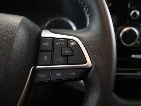 Certified 2025 Toyota Highlander XLE image 20