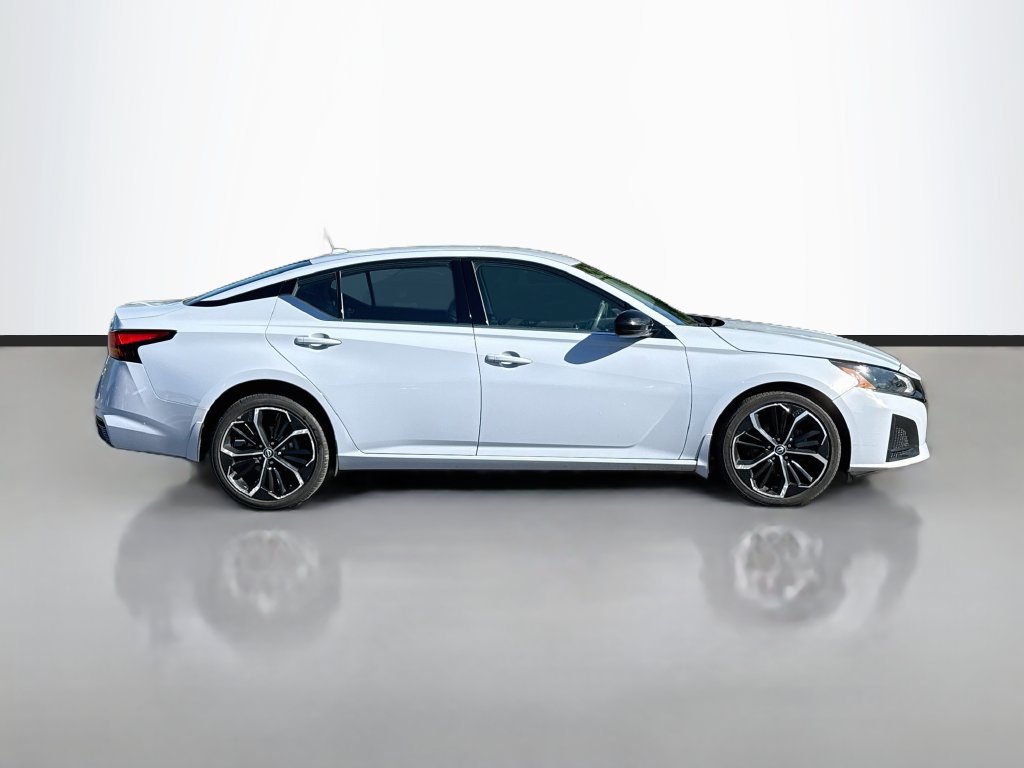 Used 2023 Nissan Altima 2.5 SR AWD/4WD image 8