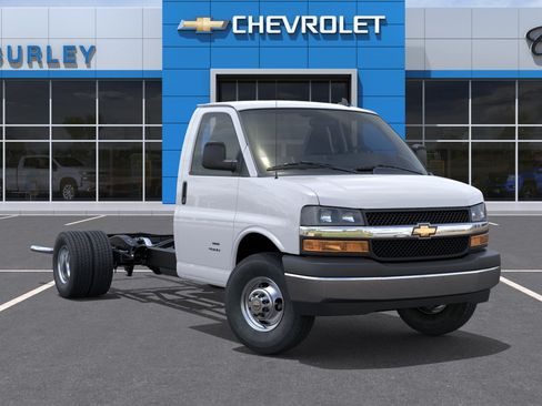 New 2026 Chevrolet Express 3500 w/ Power Convenience Package RWD image 7