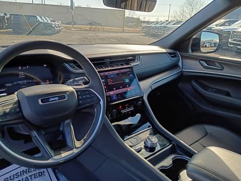 Used 2025 Jeep Grand Cherokee L Limited image 15