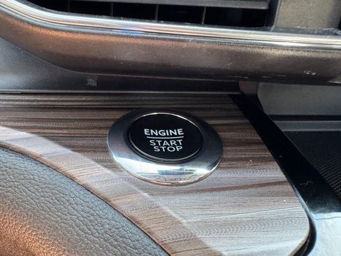 Used 2022 Ford Explorer Limited w/ Equipment Group 301A image 24