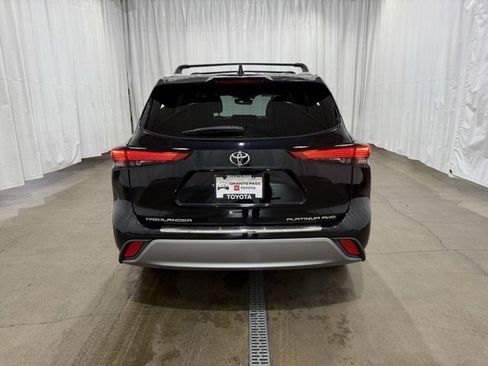 Certified 2022 Toyota Highlander Platinum image 6