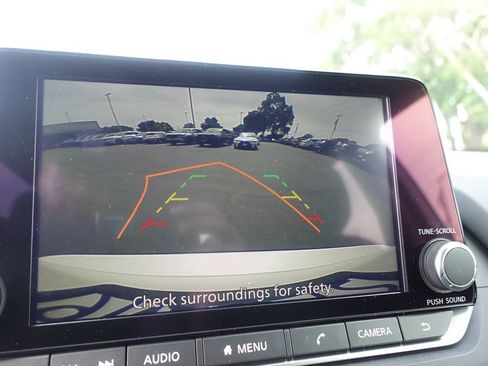 Used 2024 Nissan Rogue S image 18