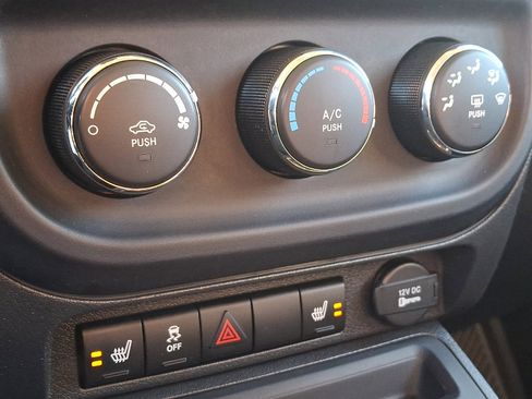 Used 2015 Jeep Patriot Latitude image 15