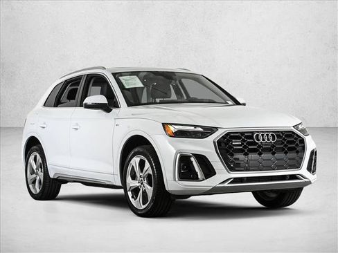 Certified 2025 Audi Q5 2.0T Premium Plus w/ Premium Plus Package AWD/4WD image 3