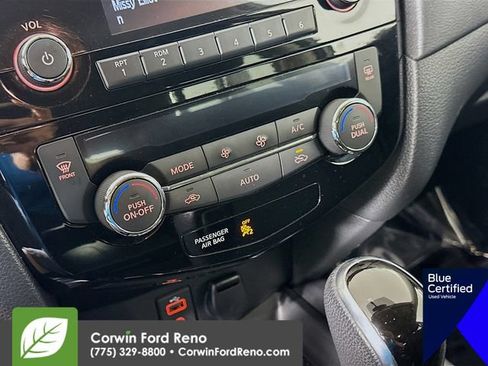 Used 2017 Nissan Rogue SV AWD/4WD image 18