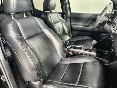 Used 2021 Toyota Tacoma TRD Off-Road image 26