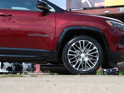 Used 2022 Jeep Compass Limited w/ Elite Group AWD/4WD image 4