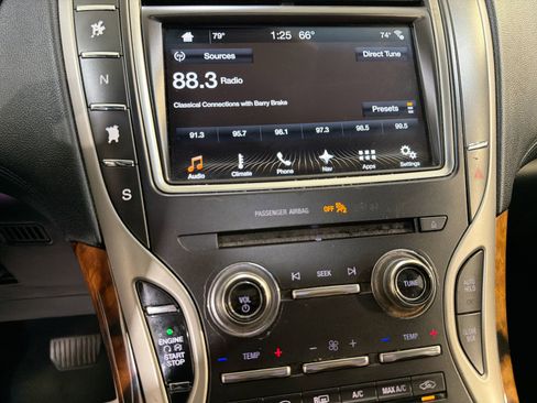 Used 2018 Lincoln MKX Reserve image 17