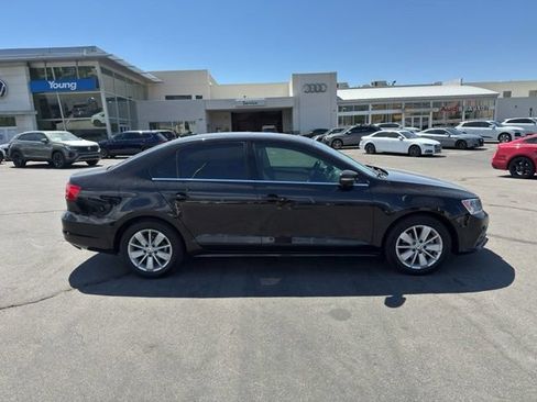 Used 2015 Volkswagen Jetta SE FWD image 2