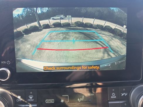 Used 2024 Toyota Highlander LE image 34