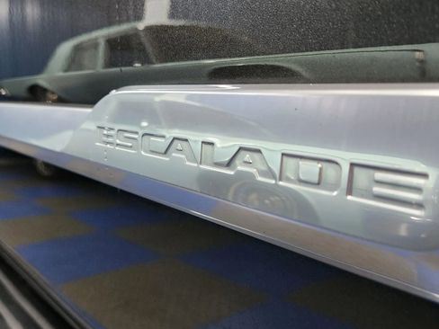 Used 2020 Cadillac Escalade Luxury w/ LPO, Radiant Package image 57