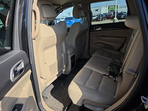 Used 2022 Jeep Grand Cherokee Laredo E image 13