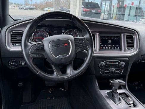 Used 2019 Dodge Charger SXT image 11