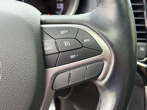 Certified 2022 Jeep Grand Cherokee Laredo X AWD/4WD image 14