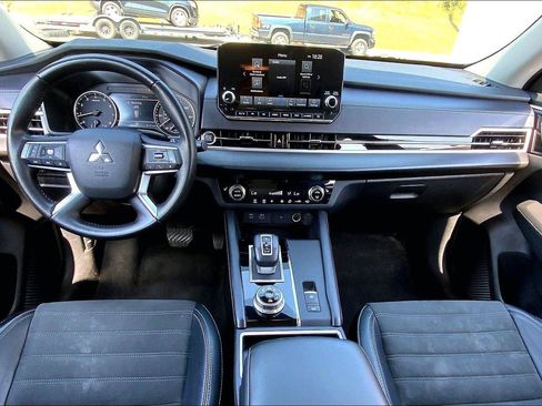 Used 2024 Mitsubishi Outlander SE AWD/4WD image 14