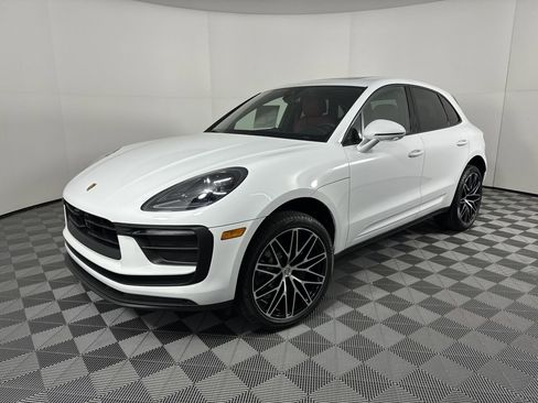 Certified 2025 Porsche Macan image 1