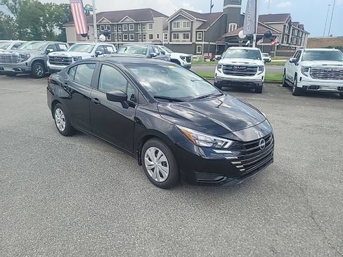 Used 2025 Nissan Versa S w/ Trunk Package FWD image 1