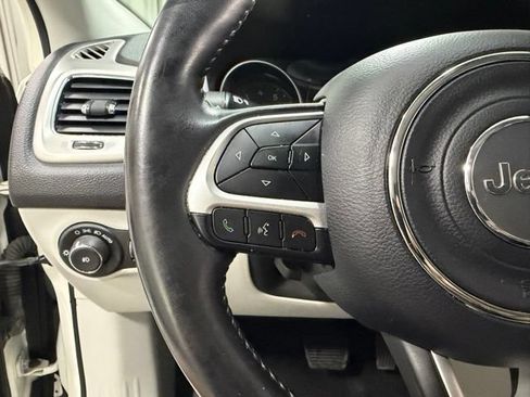 Used 2019 Jeep Compass Latitude w/ Cold Weather Group AWD/4WD image 17
