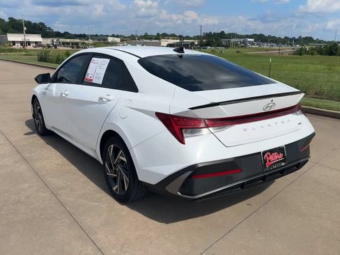 Used 2025 Hyundai Elantra SEL FWD image 7