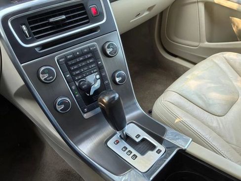 Used 2012 Volvo S60 T5 image 11