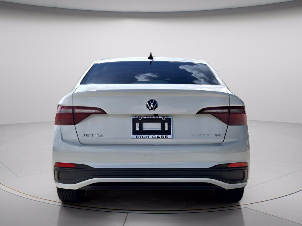 Used 2024 Volkswagen Jetta SE w/ Panoramic Sunroof Package FWD image 5