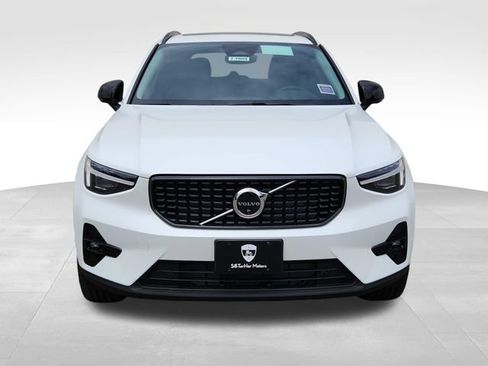 Certified 2026 Volvo XC40 B5 Plus w/ Climate Package AWD/4WD image 2