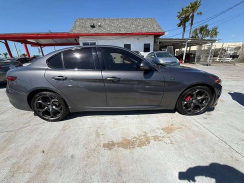 Used 2017 Alfa Romeo Giulia Ti w/ TI 19" Sport Package AWD/4WD image 2
