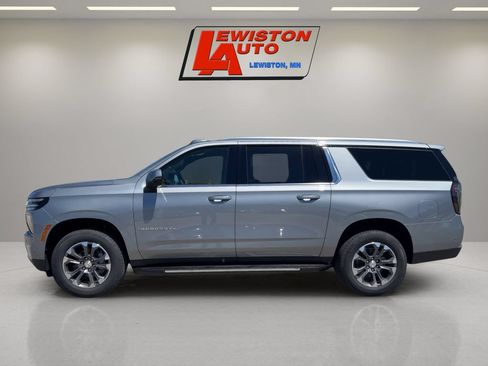 New 2026 Chevrolet Suburban LT w/ Comfort Package AWD/4WD image 2