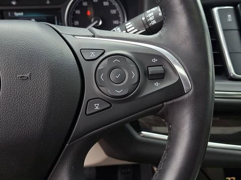 Used 2018 Buick Enclave Premium FWD image 19