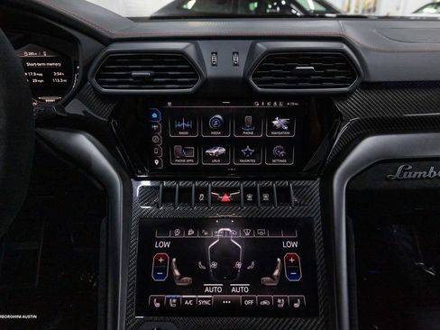 Used 2023 Lamborghini Urus Performante AWD/4WD image 29