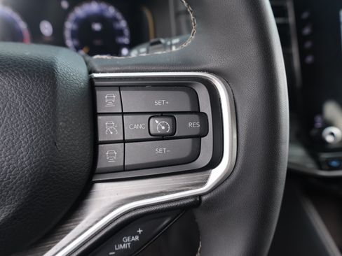 Used 2023 Jeep Wagoneer L Series II AWD/4WD image 20