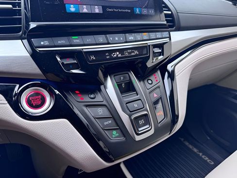 Certified 2025 Honda Odyssey Touring image 27