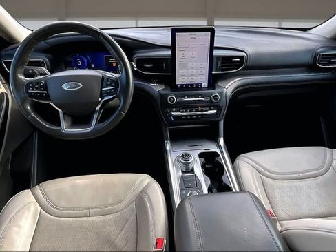 Used 2020 Ford Explorer Platinum w/ Premium Technology Package AWD/4WD image 16