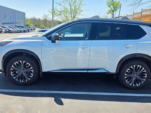 Certified 2025 Nissan Rogue Platinum w/ Platinum Premium Package image 2