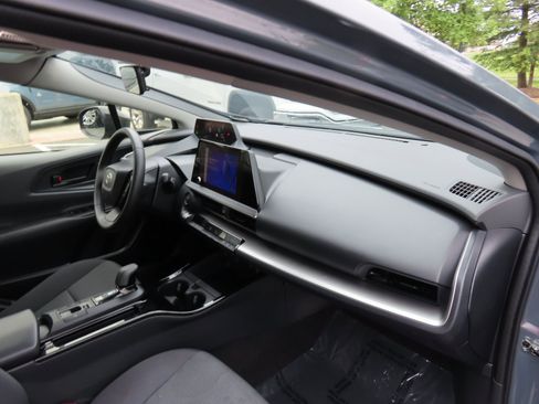 Used 2024 Toyota Prius LE image 14