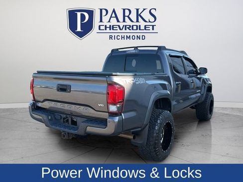 Used 2018 Toyota Tacoma TRD Sport w/ TRD Premium Sport Package AWD/4WD image 7